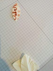tuto pour faire des feuilles avec une perfo ronde